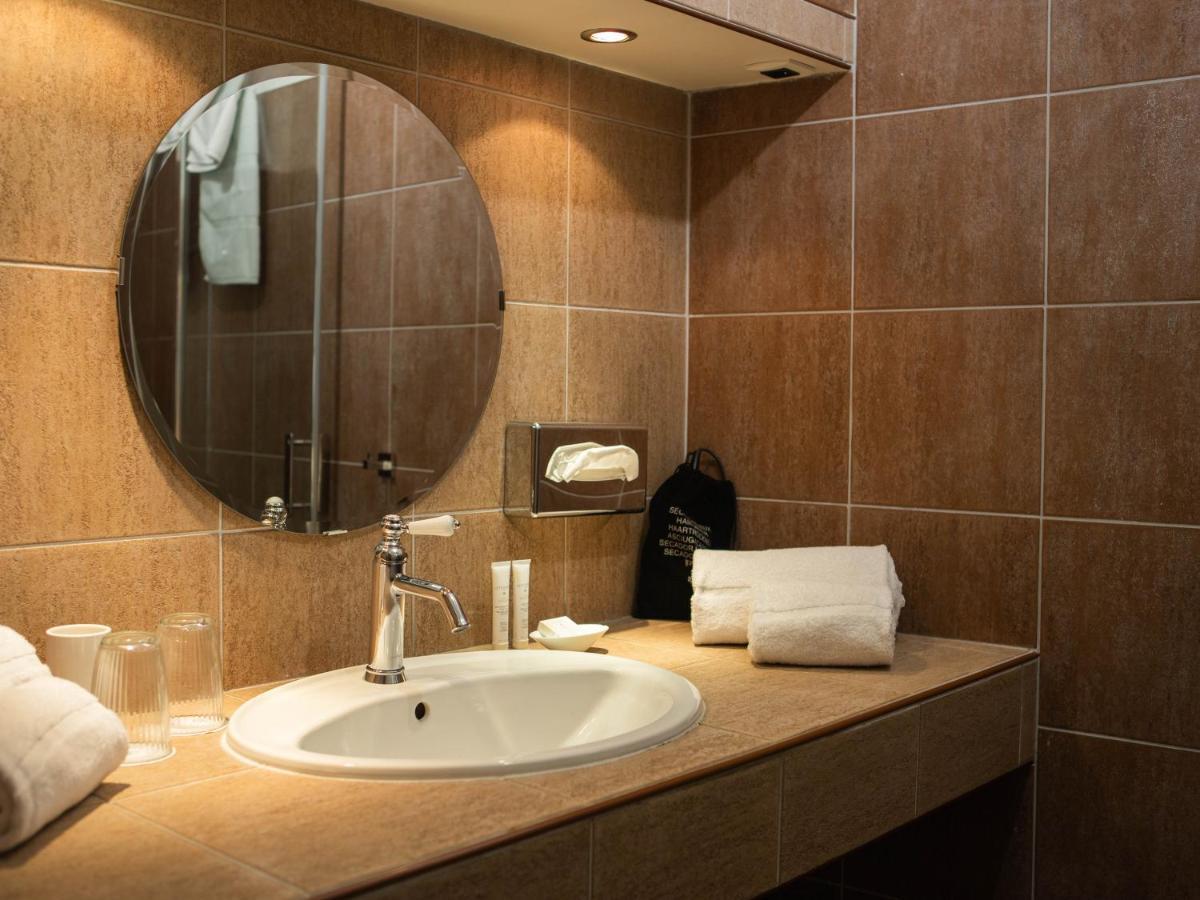 Отель Relais De La Loire Монтливо Экстерьер фото